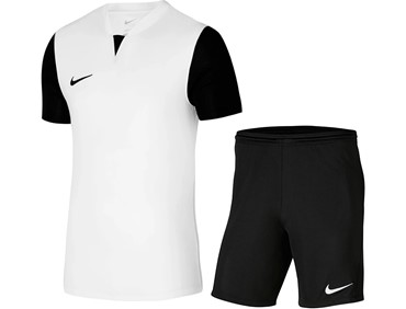 NIKE TROPHY V